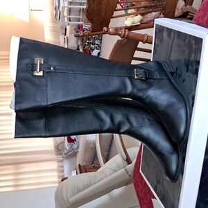 FLASH SALE Karen Scott black boots